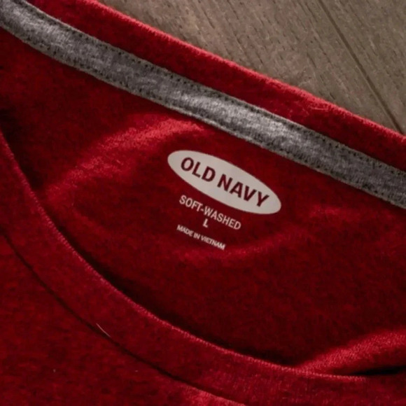 Old Navy Men's Red T-shirt - Picture 3 of 3